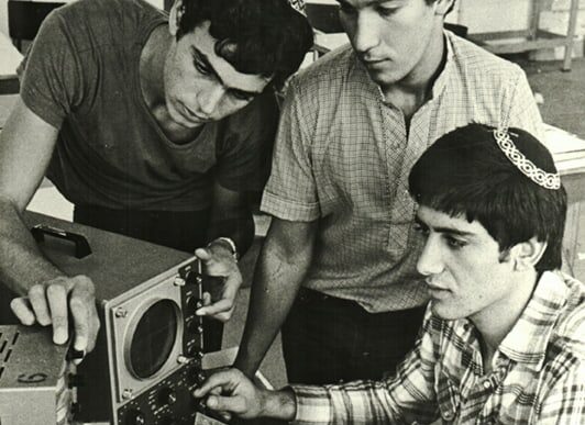 Gush Dan Religious Technological H.S. opens on Bar Ilan University Campus in 1978