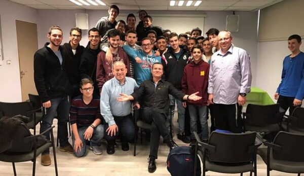 Veteran Anchorman Visits AMIT Kfar Ganim