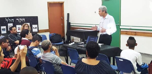 Heads of the Israeli Space Agency Visit the Space Exploration Exhibition at AMIT Dvir Beit Shemesh