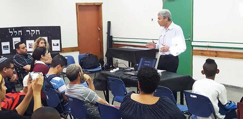 Heads of the Israeli Space Agency Visit the Space Exploration Exhibition at AMIT Dvir Beit Shemesh