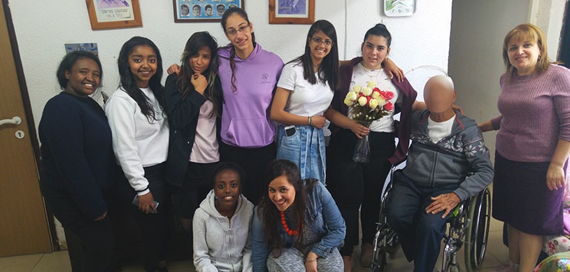 AMIT Shachar students refurbish elderly man’s home