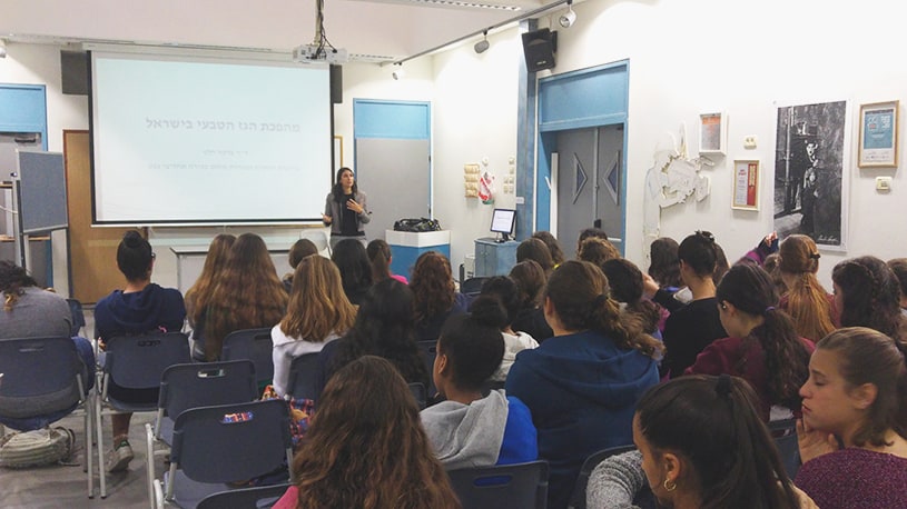 Budding scientists meet a chief scientist