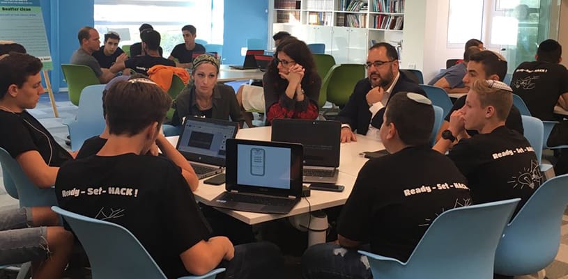 Gwen Straus entrepreneurs hold 5-hour hackathon with tech experts