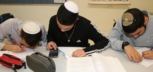 AMIT Sderot students take bagrut