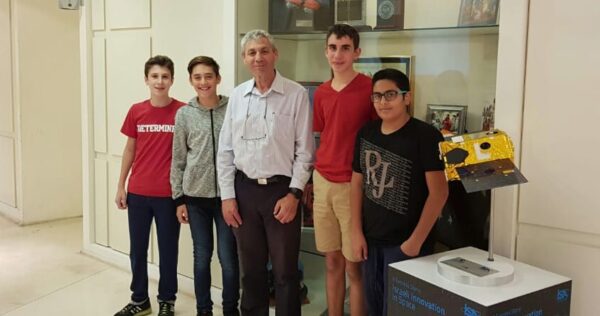 Robotics students get pro tips from Israel’s space agency head