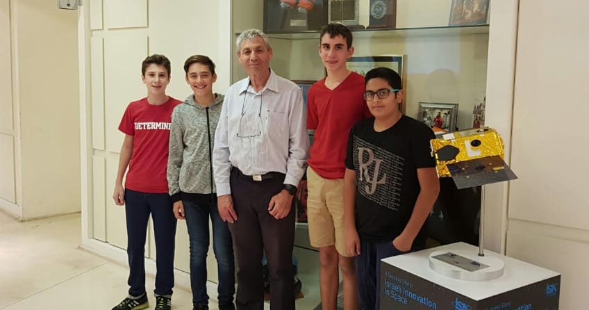Robotics students get pro tips from Israel’s space agency head
