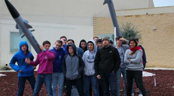 Yerucham students set their sights on space