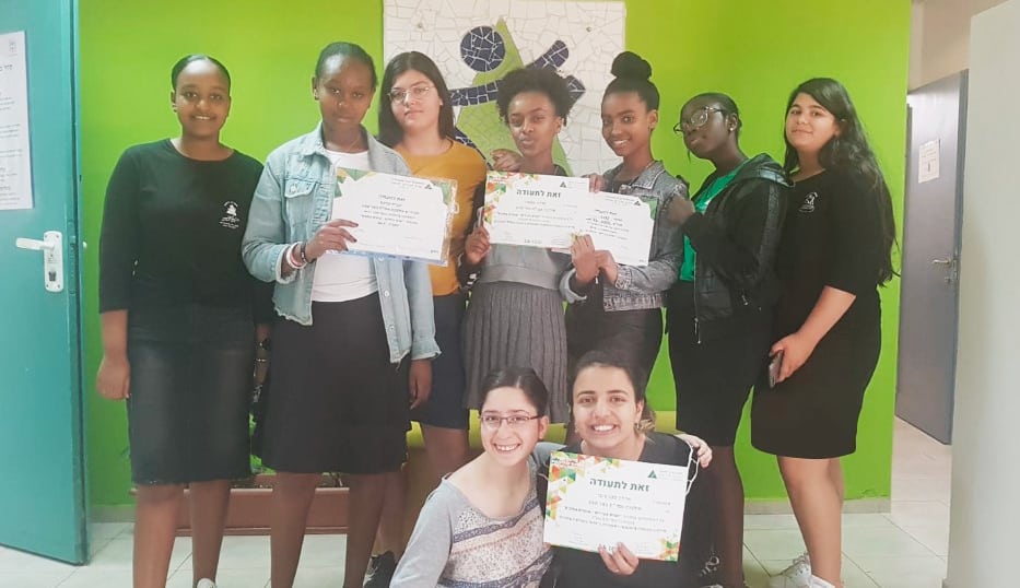Dina and Moses Dyckman Ulpanat AMIT in Beersheva won second place at the regional contest for young entrepreneurs and are advancing to the national competition