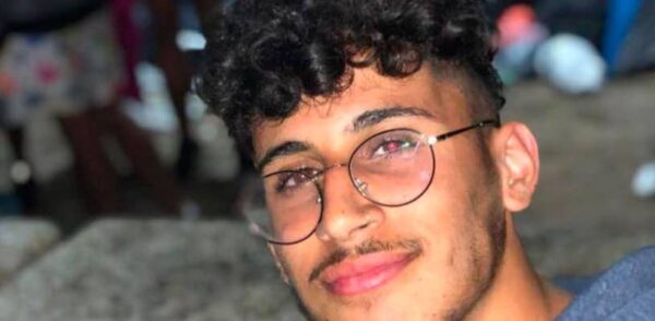 AMIT student receives certificate of honor from the Jerusalem Police for his act of selfless bravery helping an elderly woman retrieve her stolen smartphone.