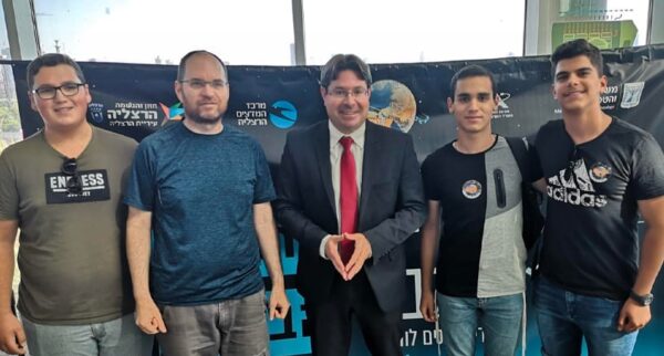 From Yerucham to Space: Yehonatan Amar, an 11th grade student at AMIT Belevav Shalem Yeshiva High School in Yerucham, was chosen to present the Tevel Project