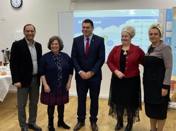 AMIT president Audrey Axelrod Trachtman visits students