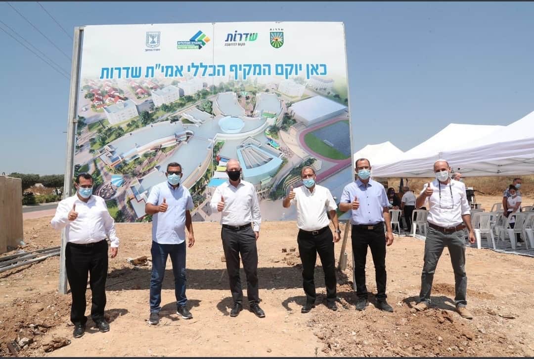 Photo- L-R: Ram Zahavi, Ministry of Education's Southern Region Director Alon Davidi, Mayor of Sderot Yoav Galant, Education Minister Amnon Eldar Elad Kalimi, Deputy Mayor of Sderot Edi Dagan, School Principal